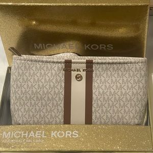 Michael Kors L/XL Belt Women Handbag